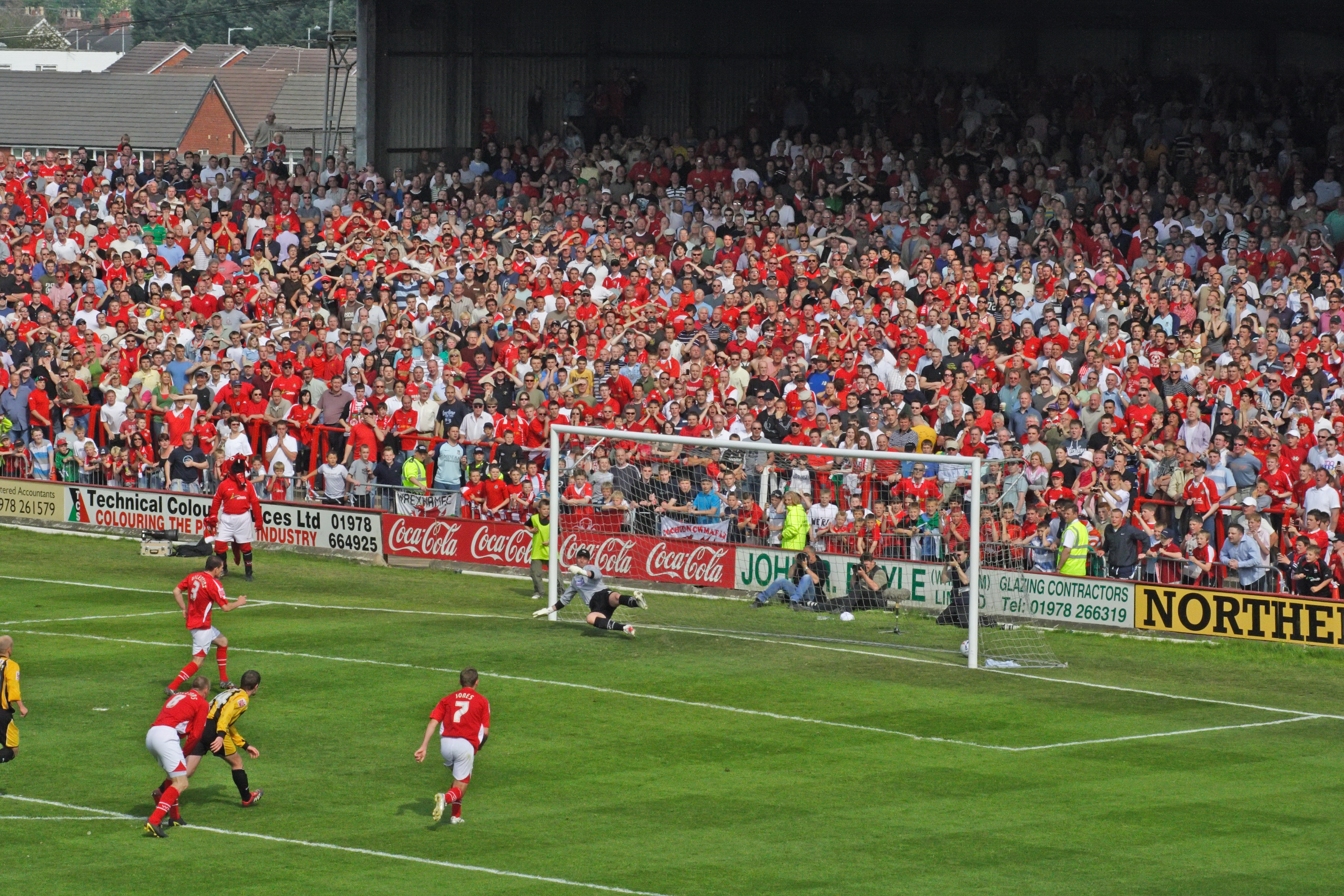 Wrexham v Newport.jpg